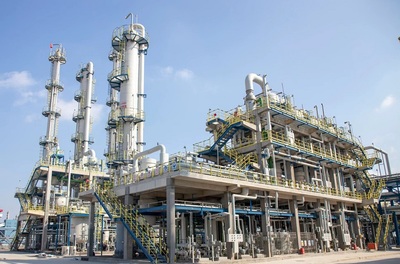 創(chuàng)新突破，自主自強(qiáng)——我國(guó)首個(gè)丁二烯法己二腈工業(yè)化項(xiàng)目投產(chǎn)引領(lǐng)產(chǎn)業(yè)升級(jí)